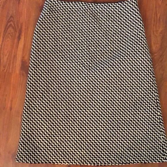 Tibi Dresses & Skirts - Tibi Made in Canada black and white rick rack houndstooth style virgin wool skir